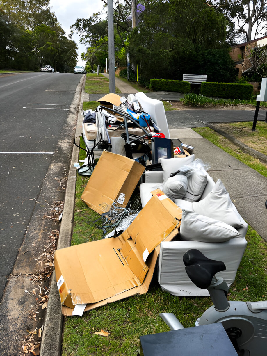 Professional junk removal team in Dubai